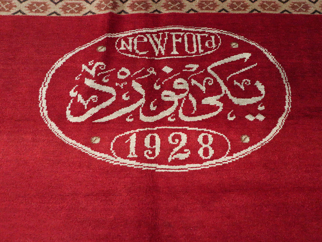 Vintage Persian Sivas Pictorial Accent Rug, No.31579 - Staging