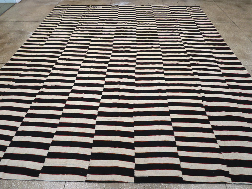 Modern Turkish Flatweave Kilim Large Room Size Carpet, No.31594 - Staging