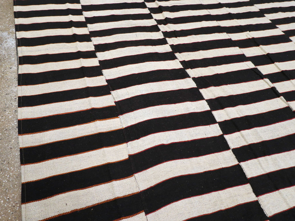 Modern Turkish Flatweave Kilim Large Room Size Carpet, No.31594 - Staging