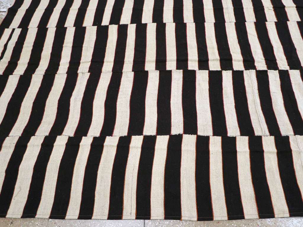 Modern Turkish Flatweave Kilim Large Room Size Carpet, No.31594 - Staging