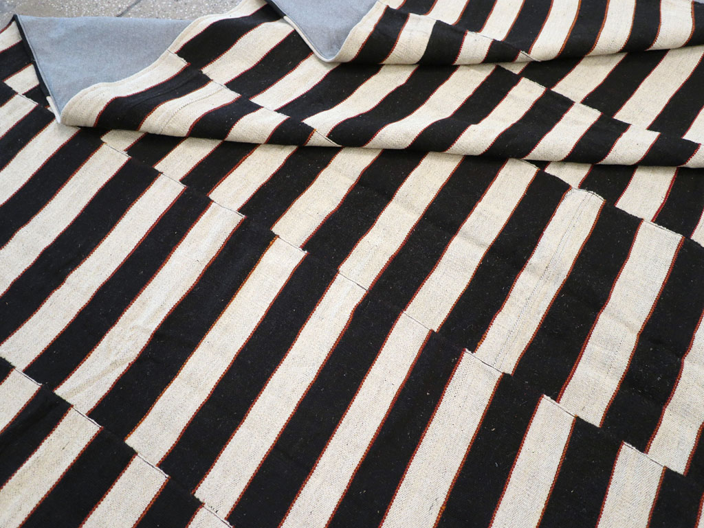 Modern Turkish Flatweave Kilim Large Room Size Carpet, No.31594 - Staging