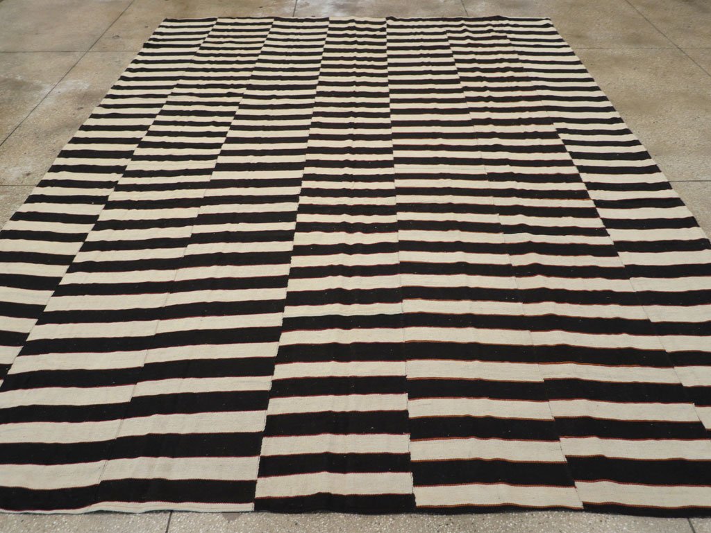 Modern Turkish Flatweave Kilim Room Size Carpet, No.31595 - Staging