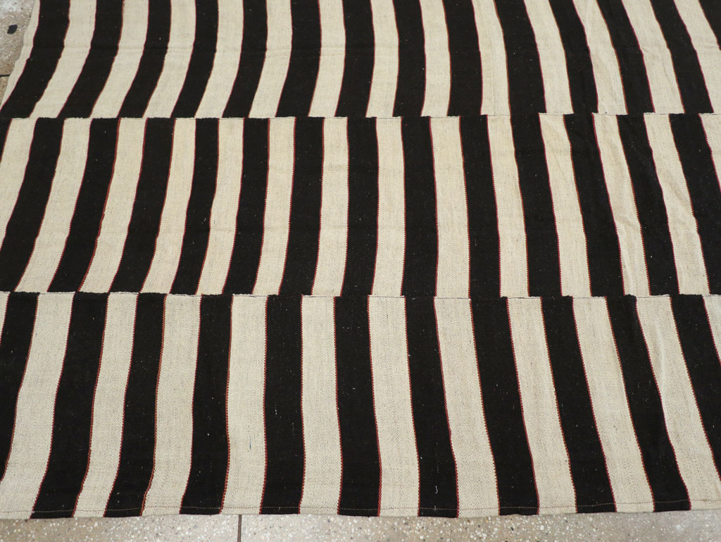 Modern Turkish Flatweave Kilim Room Size Carpet, No.31595 - Staging