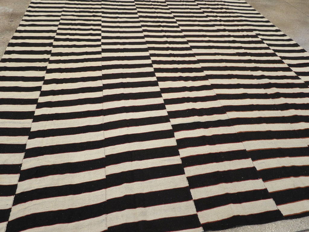 Modern Turkish Flatweave Kilim Room Size Carpet, No.31595 - Staging