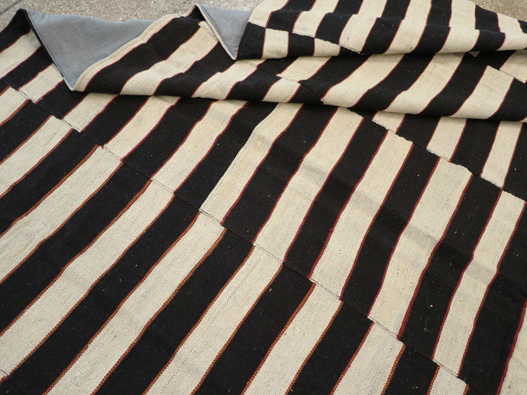 Modern Turkish Flatweave Kilim Room Size Carpet, No.31595 - Staging