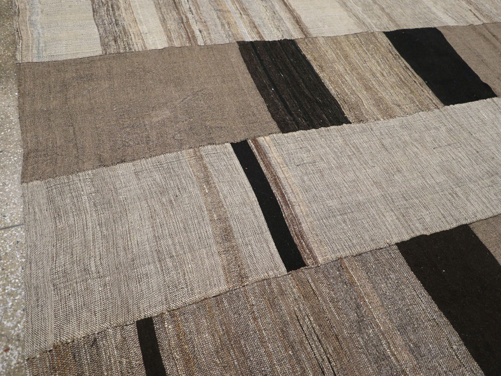 Modern Turkish Flatweave Room Size Carpet, No.31596 - Staging