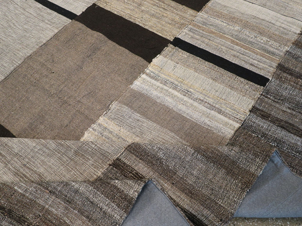 Modern Turkish Flatweave Room Size Carpet, No.31596 - Staging