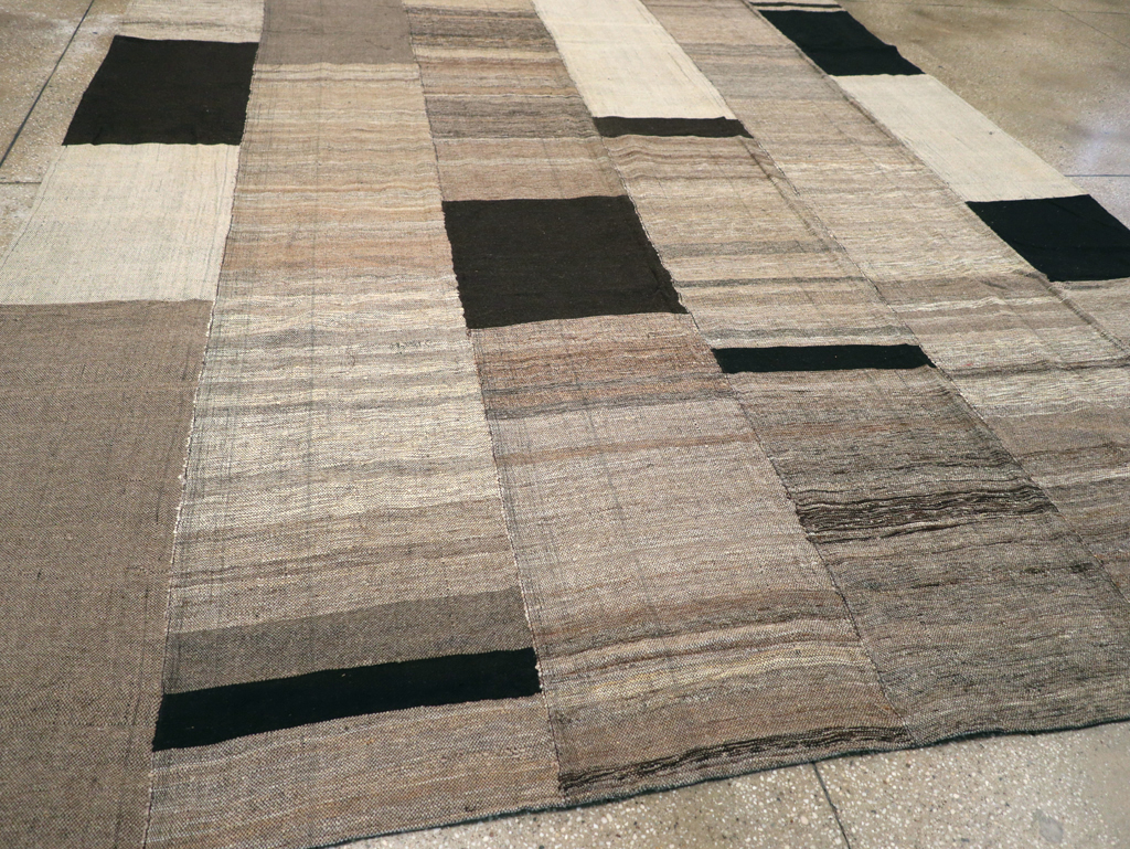 Modern Turkish Flatweave Room Size Carpet, No.31598 - Staging