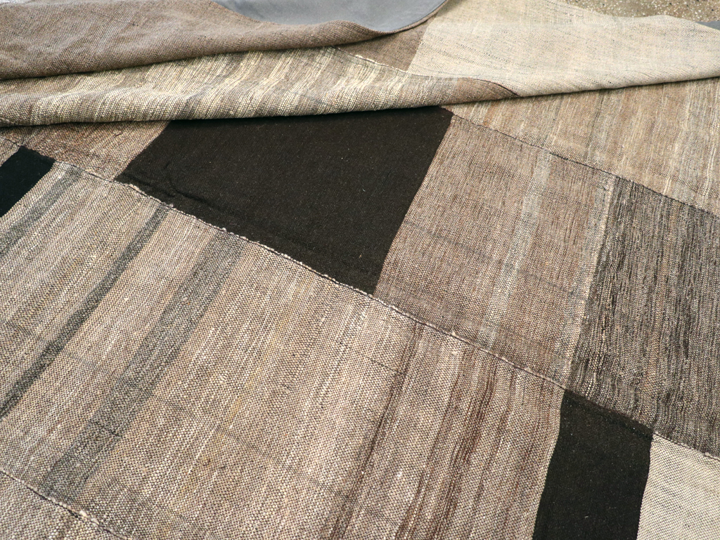 Modern Turkish Flatweave Room Size Carpet, No.31598 - Staging