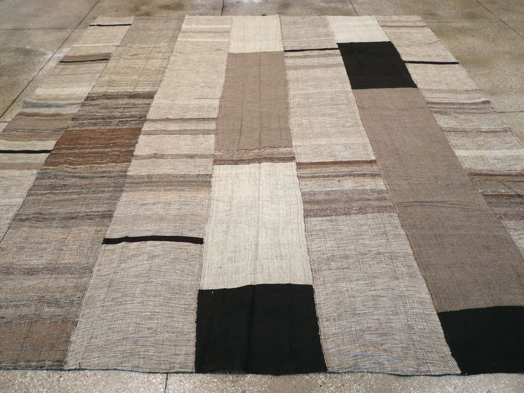 Modern Turkish Flatweave Kilim Square Room Size Carpet, No.31599 - Staging