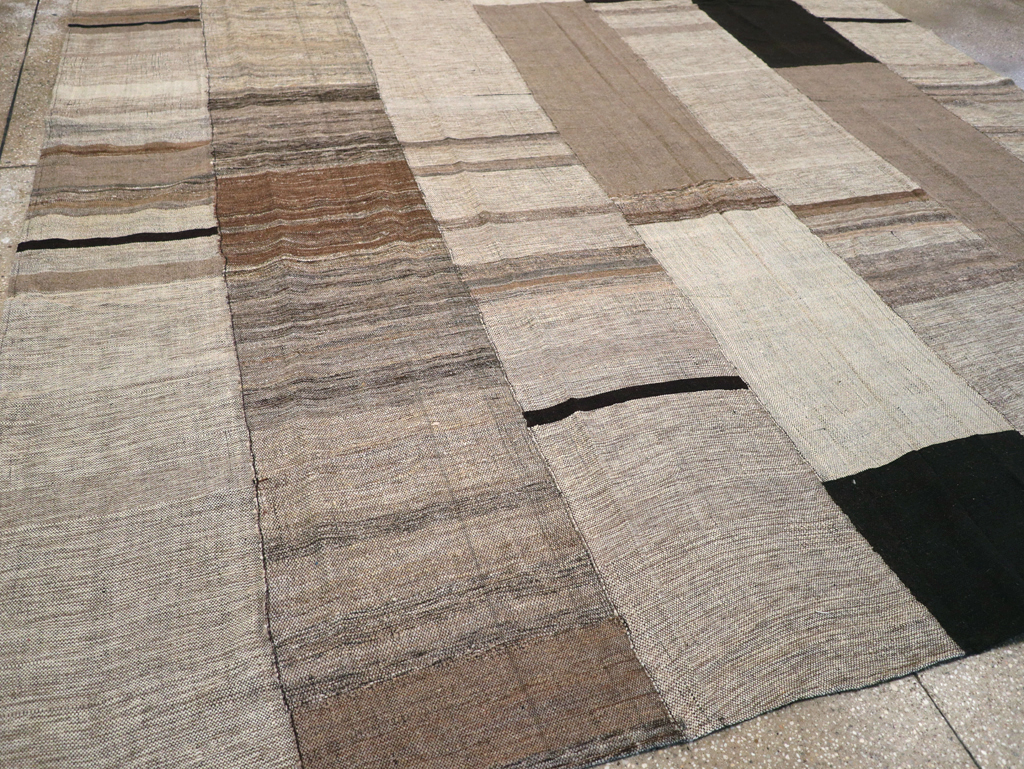Modern Turkish Flatweave Kilim Square Room Size Carpet, No.31599 - Staging