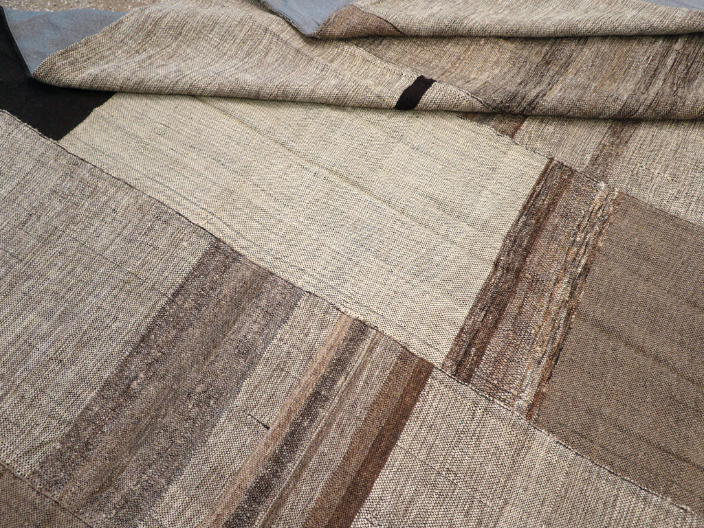 Modern Turkish Flatweave Kilim Square Room Size Carpet, No.31599 - Staging