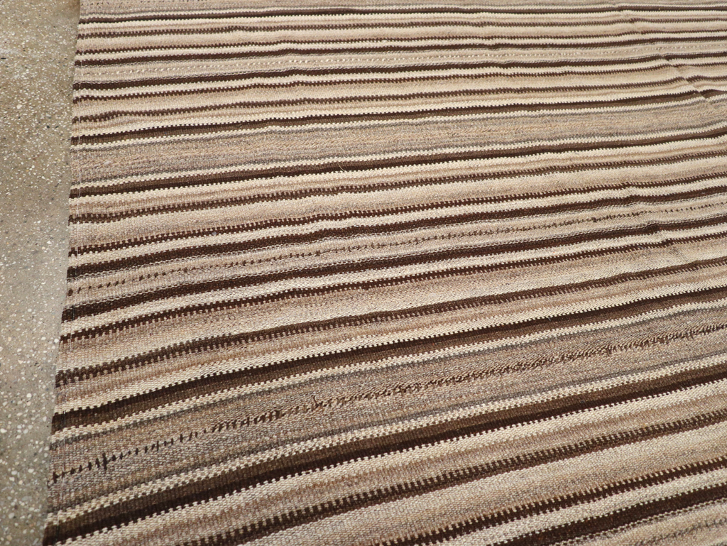 Vintage Turkish Flatweave Kilim Room Size Carpet, No.31600 - Staging