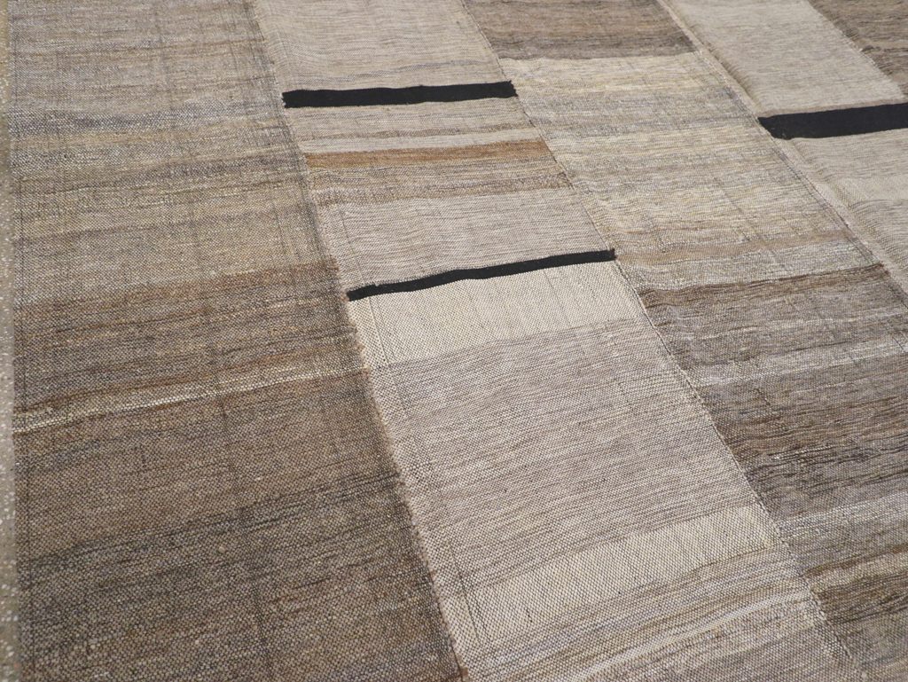 Modern Turkish Flatweave Room Size Carpet, No.31601 - Staging