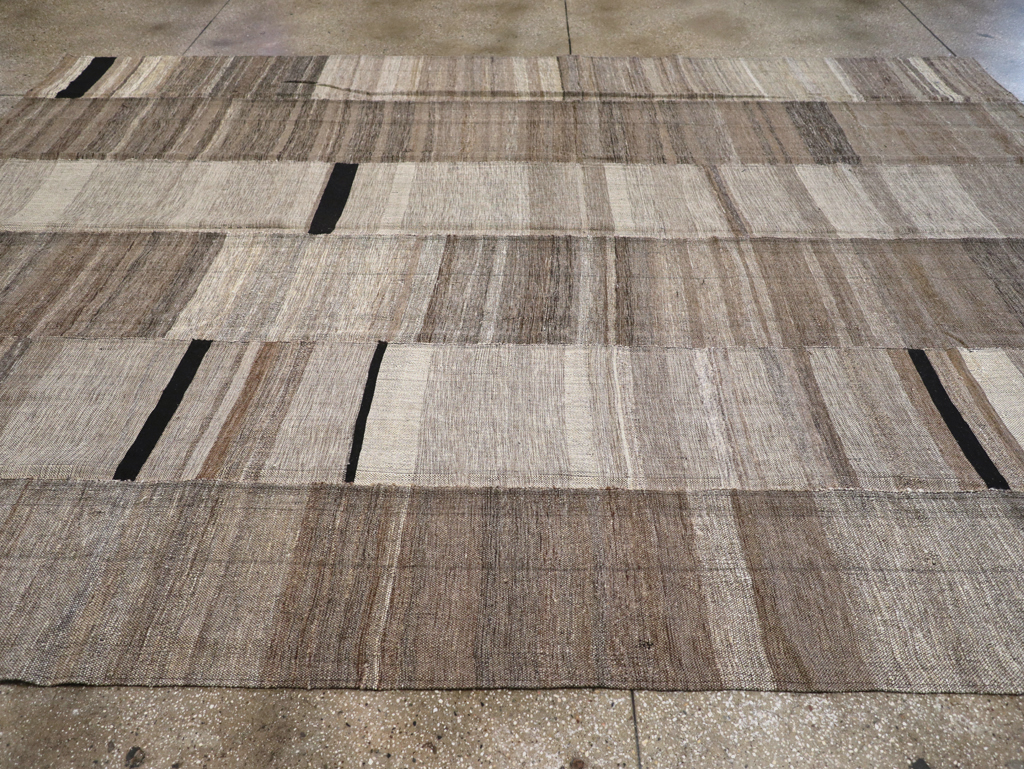 Modern Turkish Flatweave Room Size Carpet, No.31601 - Staging