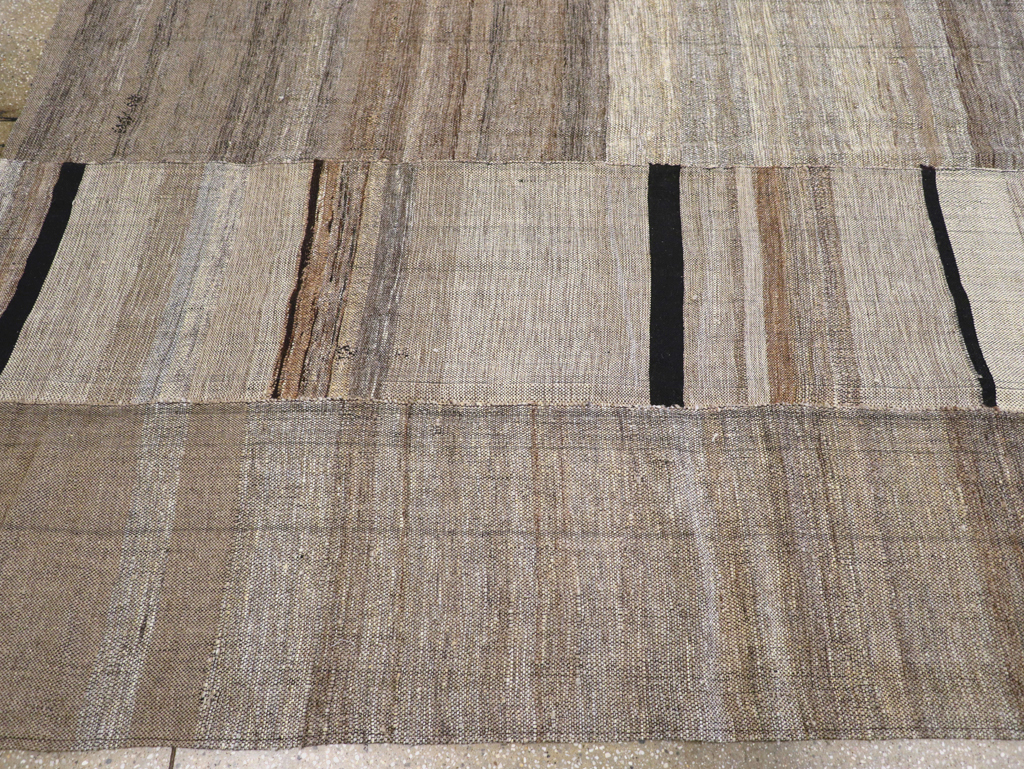 Modern Turkish Flatweave Room Size Carpet, No.31601 - Staging