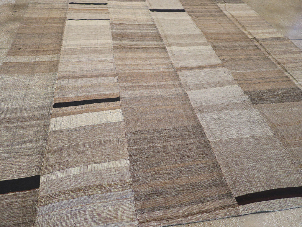 Modern Turkish Flatweave Room Size Carpet, No.31601 - Staging