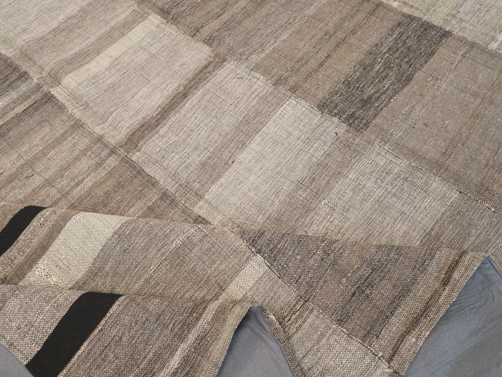 Modern Turkish Flatweave Room Size Carpet, No.31601 - Staging