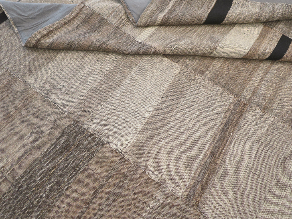 Modern Turkish Flatweave Room Size Carpet, No.31601 - Staging
