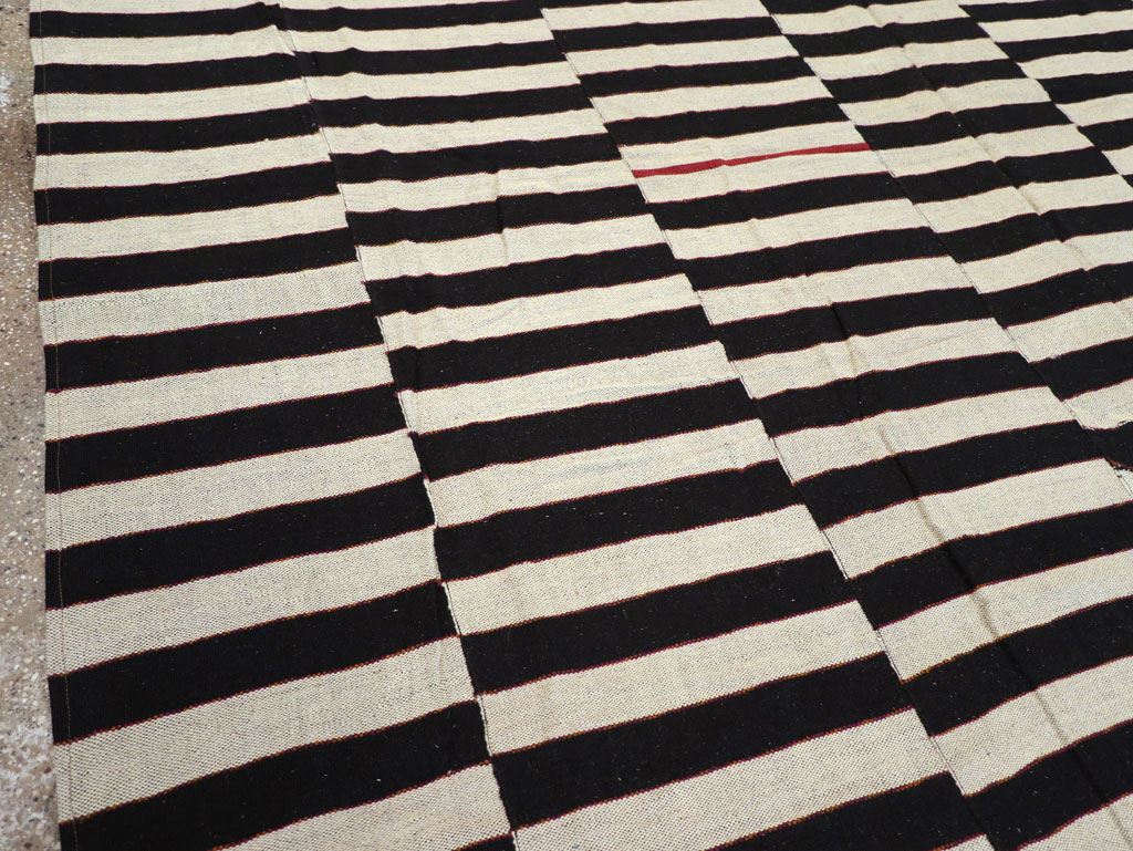 Modern Turkish Flatweave Kilim Room Size Carpet, No.31602 - Staging