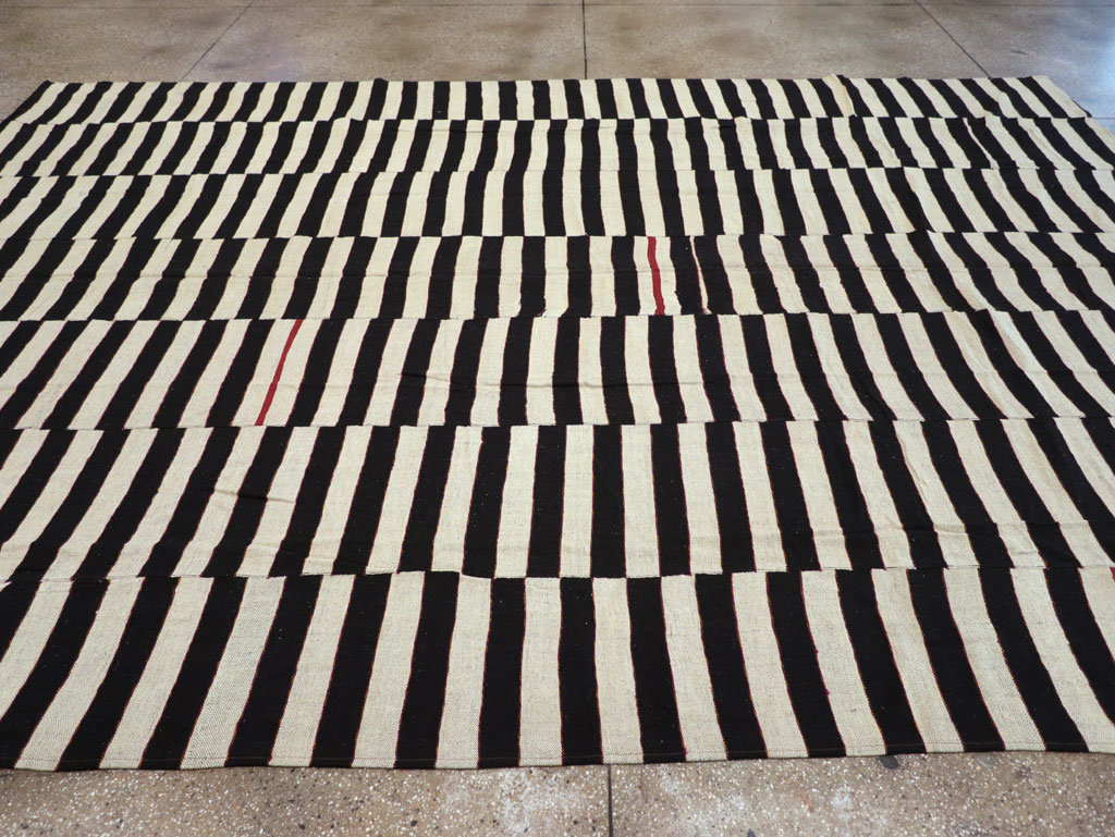 Modern Turkish Flatweave Kilim Room Size Carpet, No.31602 - Staging