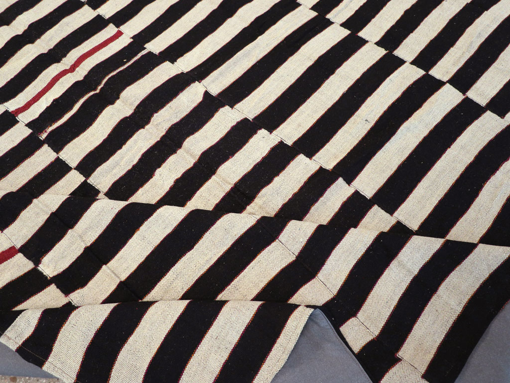 Modern Turkish Flatweave Kilim Room Size Carpet, No.31602 - Staging