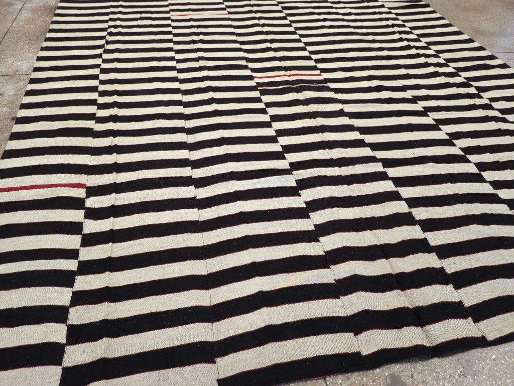 Modern Turkish Flatweave Kilim Room Size Carpet, No.31602 - Staging