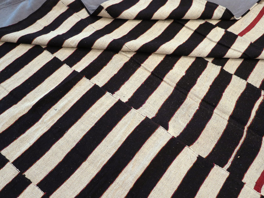 Modern Turkish Flatweave Kilim Room Size Carpet, No.31602 - Staging