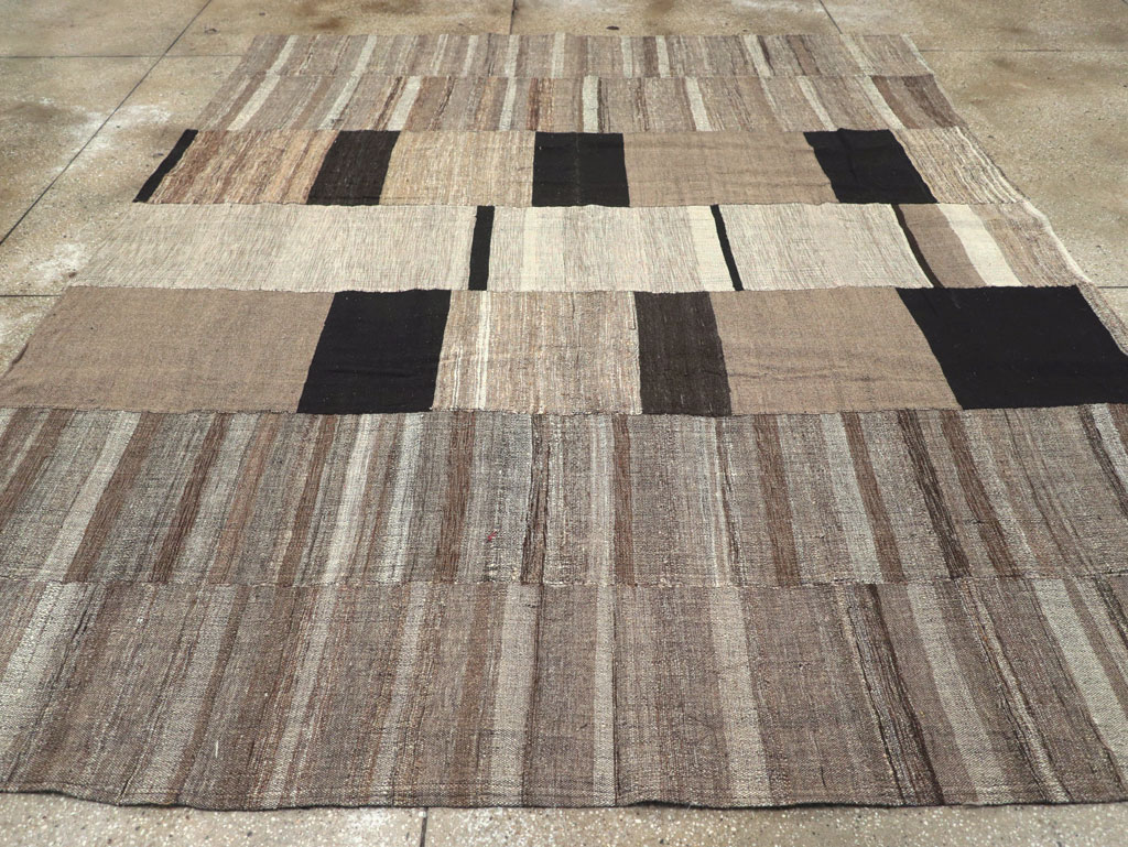 Modern Turkish Flatweave Room Size Carpet, No.31603 - Staging