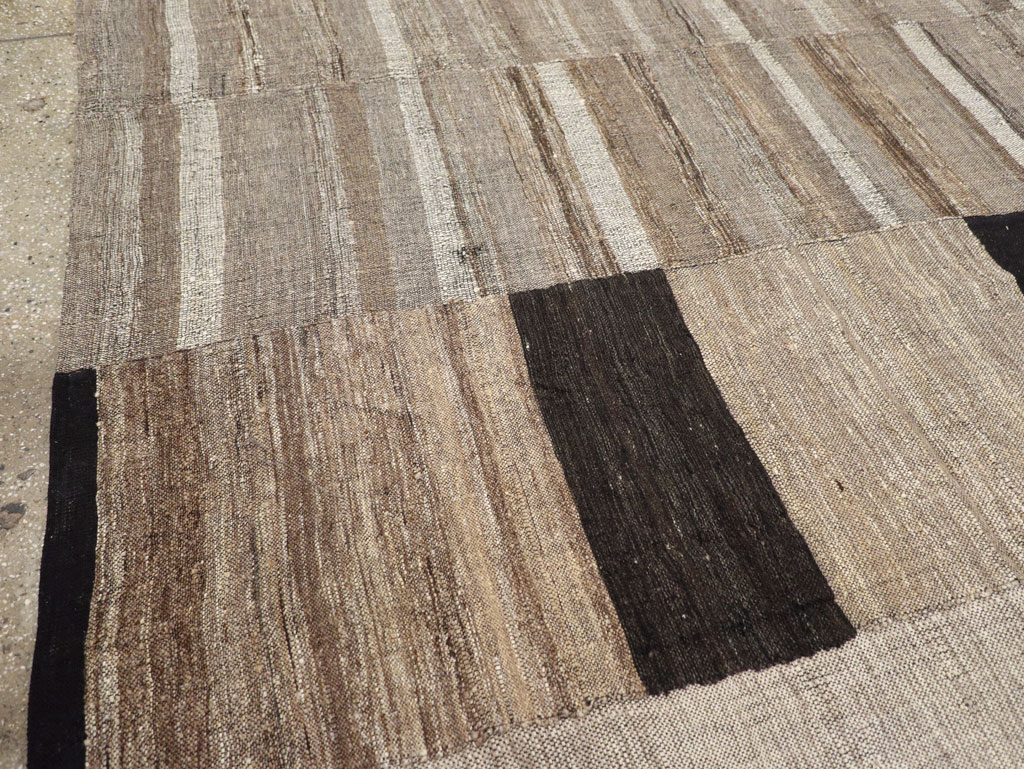 Modern Turkish Flatweave Room Size Carpet, No.31603 - Staging