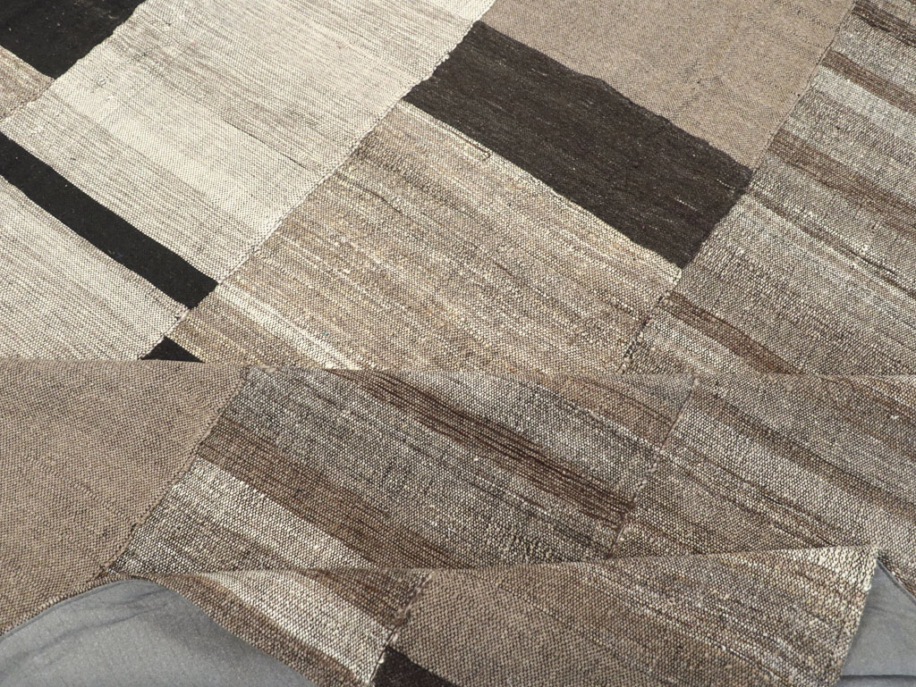 Modern Turkish Flatweave Room Size Carpet, No.31603 - Staging