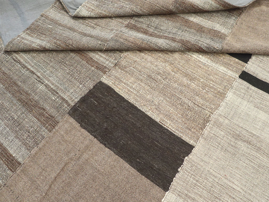 Modern Turkish Flatweave Room Size Carpet, No.31603 - Staging