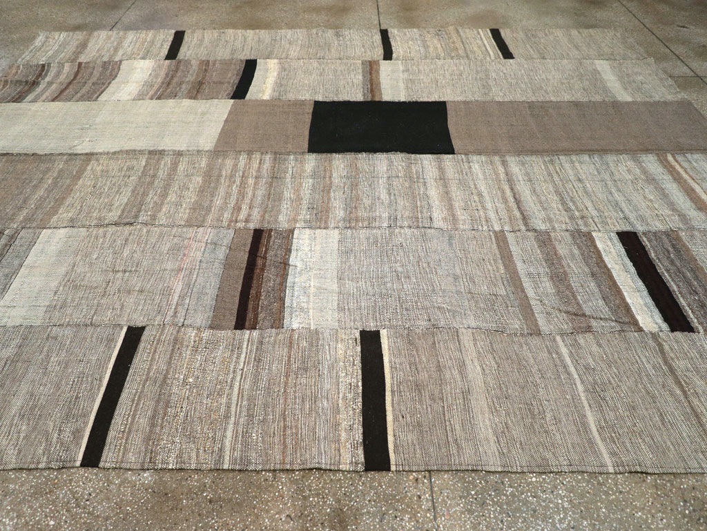 Modern Turkish Flatweave Room Size Carpet, No.31605 - Staging