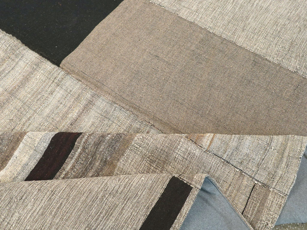 Modern Turkish Flatweave Room Size Carpet, No.31605 - Staging