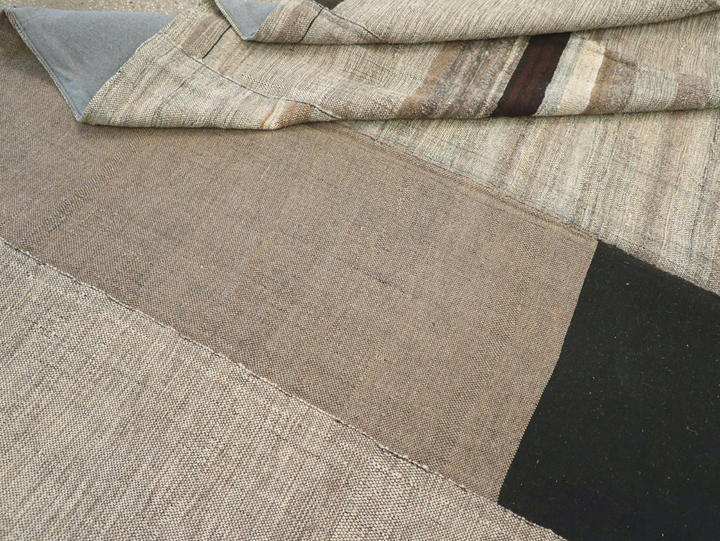 Modern Turkish Flatweave Room Size Carpet, No.31605 - Staging