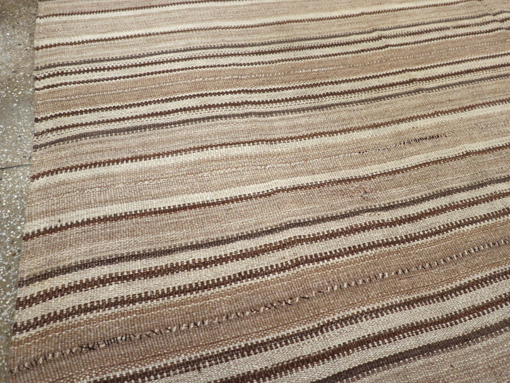 Vintage Turkish Flatweave Kilim Room Size Carpet, No.31606 - Staging