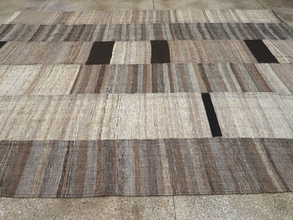 Modern Turkish Flatweave Room Size Carpet, No.31607 - Staging