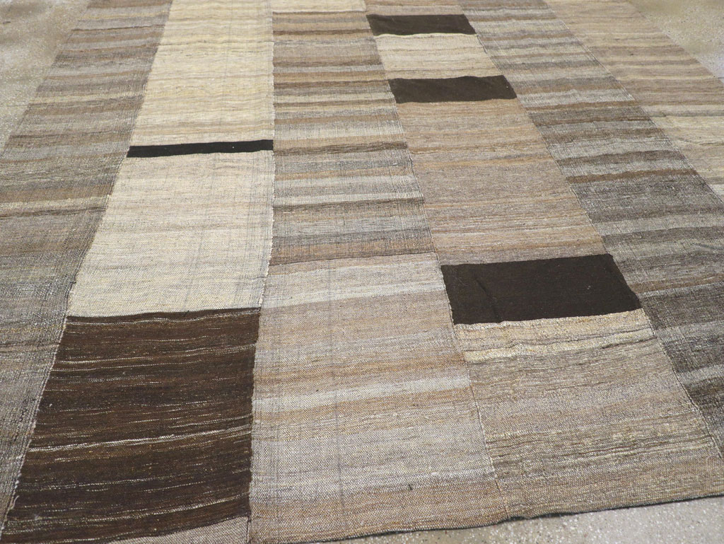 Modern Turkish Flatweave Room Size Carpet, No.31607 - Staging