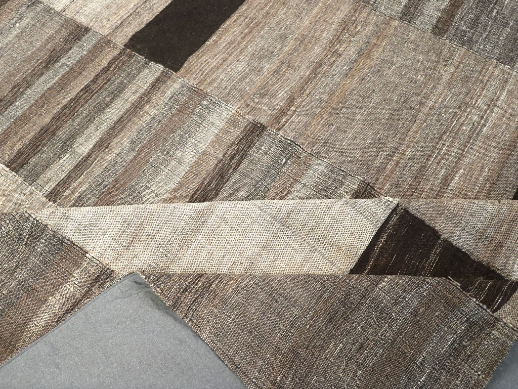 Modern Turkish Flatweave Room Size Carpet, No.31607 - Staging