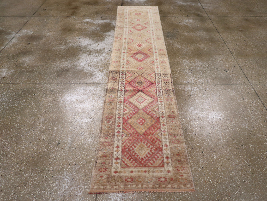 Vintage Turkish Anatolian Small Runner, No.31652 - Staging