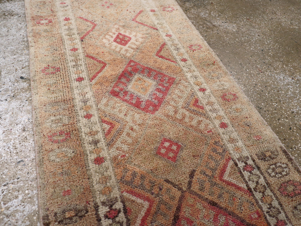 Vintage Turkish Anatolian Small Runner, No.31652 - Staging