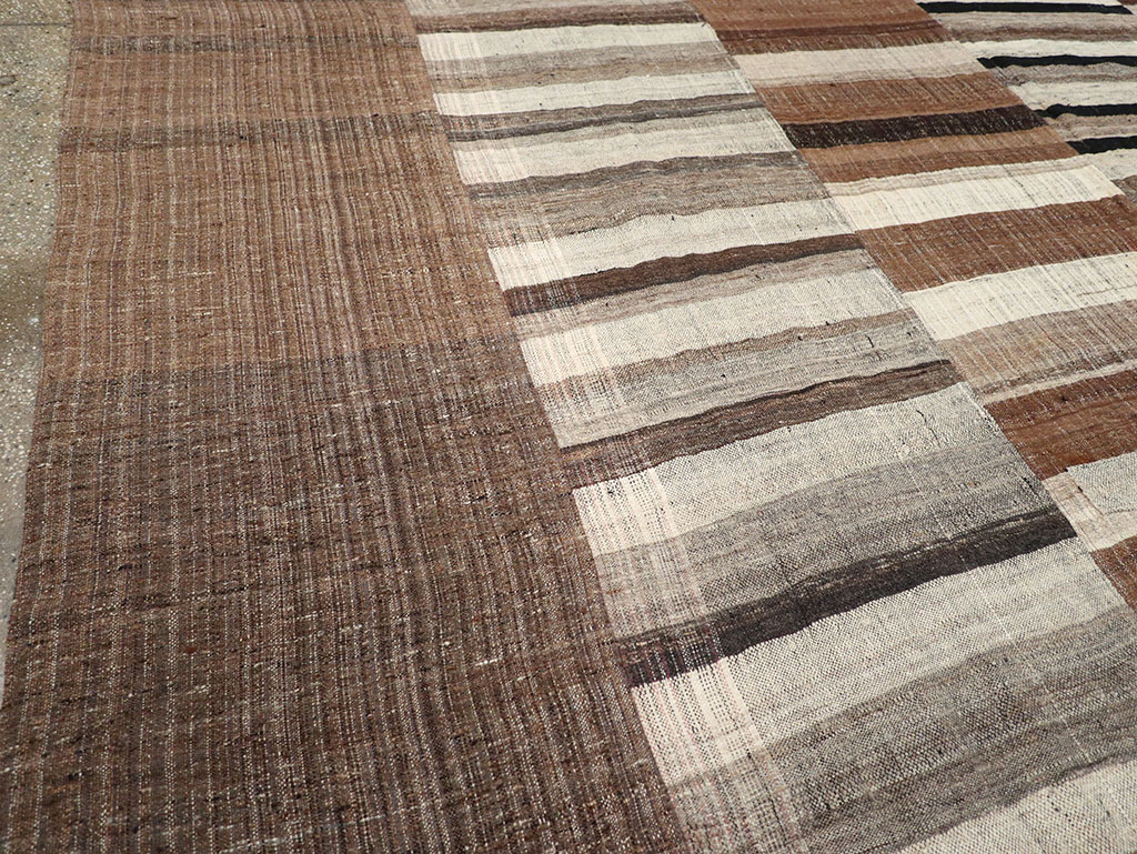 Modern Turkish Flatweave Kilim Square Room Size Carpet, No.31675 - Staging