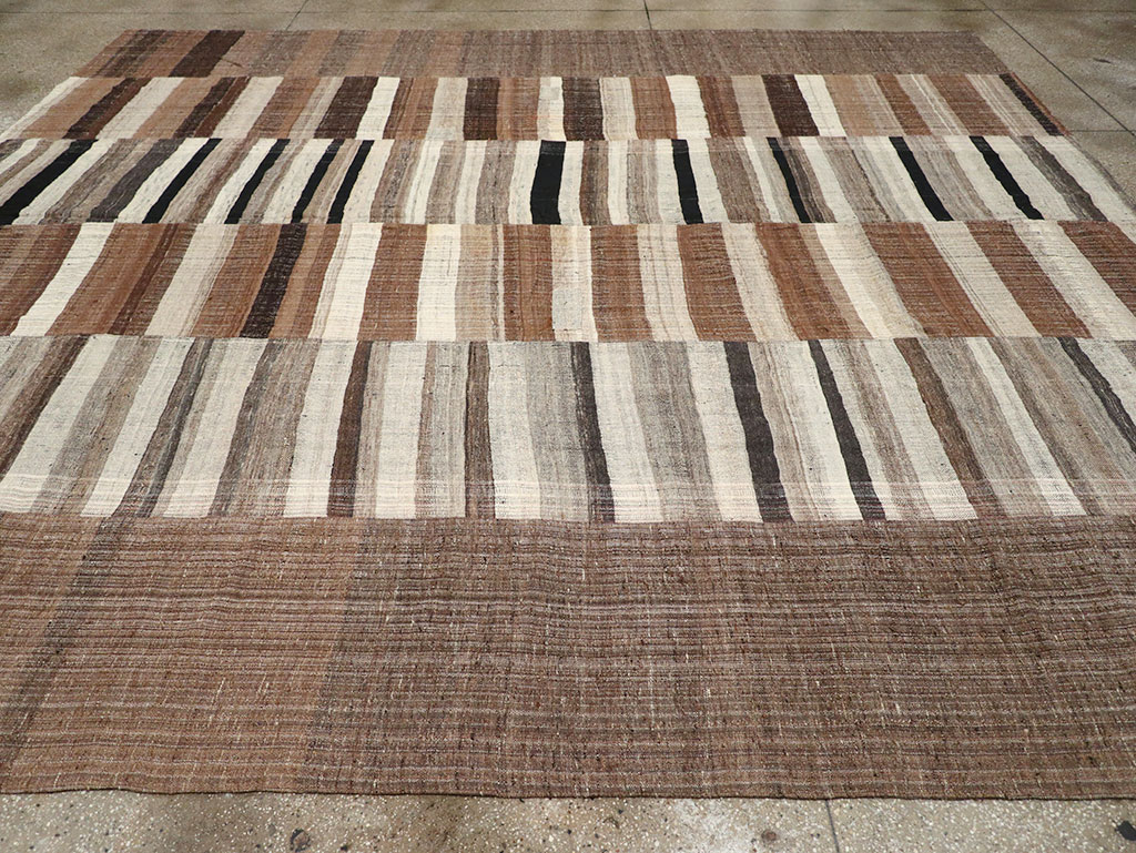 Modern Turkish Flatweave Kilim Square Room Size Carpet, No.31675 - Staging