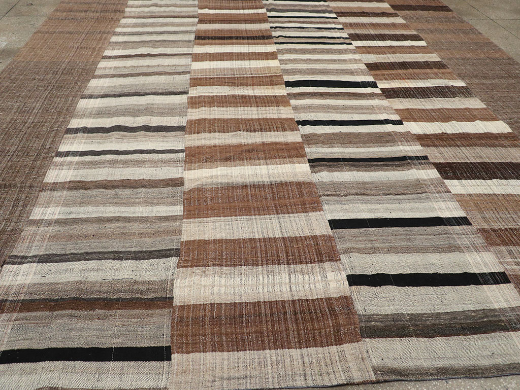 Modern Turkish Flatweave Kilim Square Room Size Carpet, No.31675 - Staging