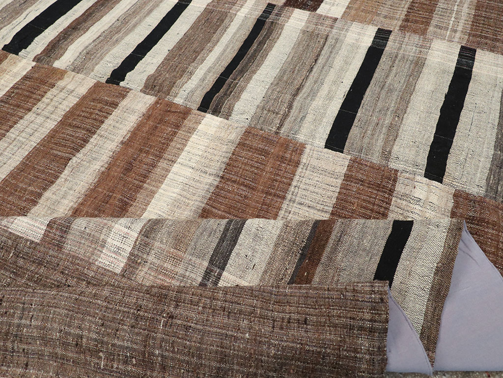 Modern Turkish Flatweave Kilim Square Room Size Carpet, No.31675 - Staging