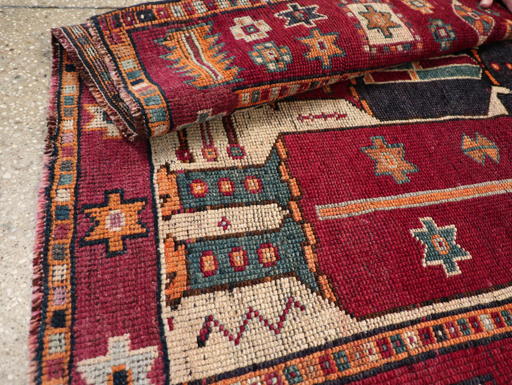 Vintage Persian Bakhtiari Pictorial Rug, No.31752 - Staging