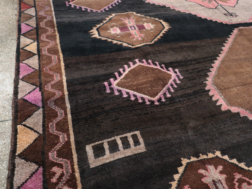 Vintage Turkish Anatolian Room Size Carpet, No.31854 - Staging