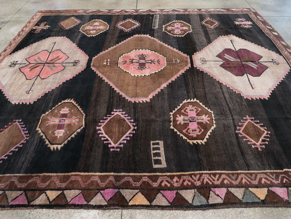 Vintage Turkish Anatolian Room Size Carpet, No.31854 - Staging