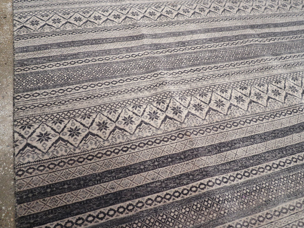 Contemporary Turkish Small Room Size Carpet, No.31876 - Staging