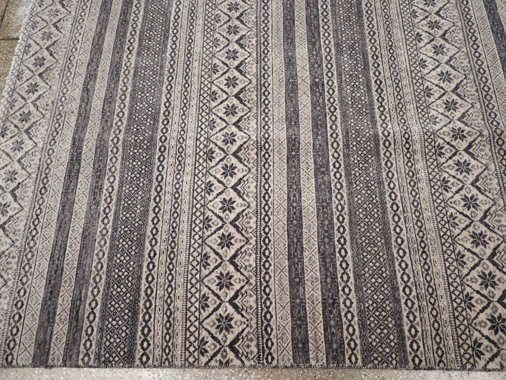 Contemporary Turkish Small Room Size Carpet, No.31876 - Staging